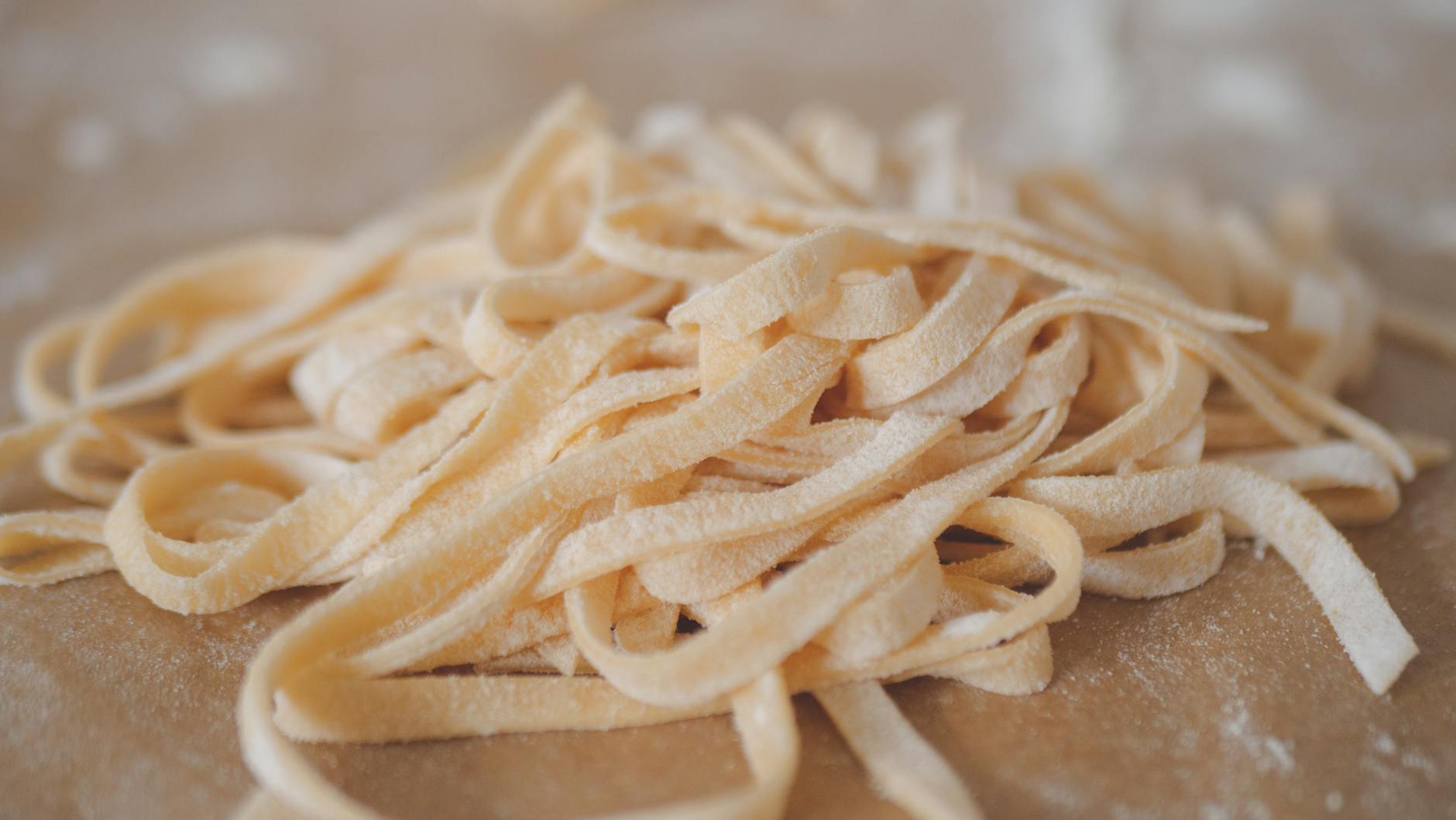 Essen mit N – frische Nudeln mit Tomatensoße